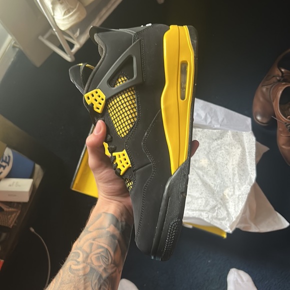 Air Jordan 4 Retro “Thunder” Size 11 **BRAND NEW - Picture 4 of 9